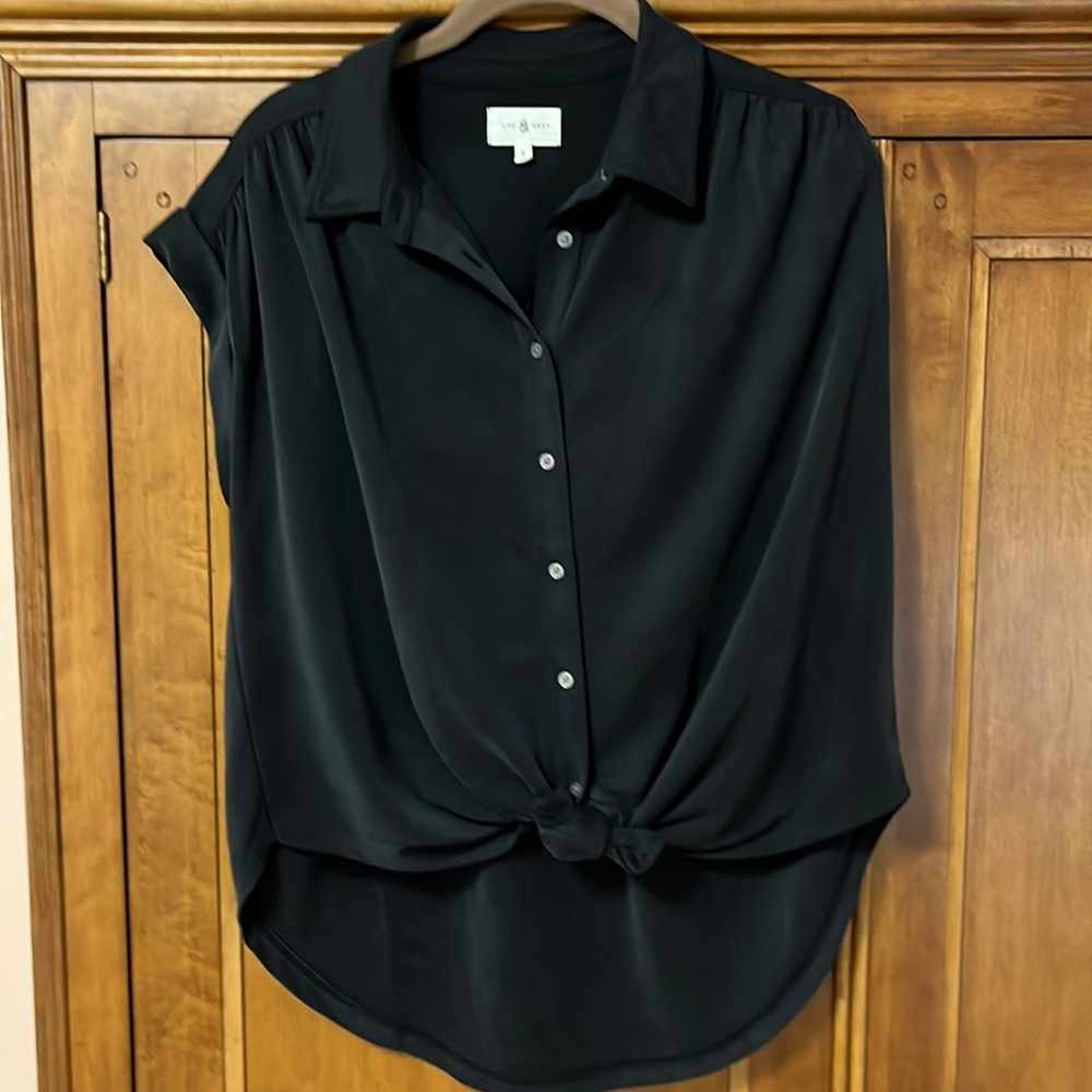 Lou & Grey Top. Super soft . Like NEW. Size S